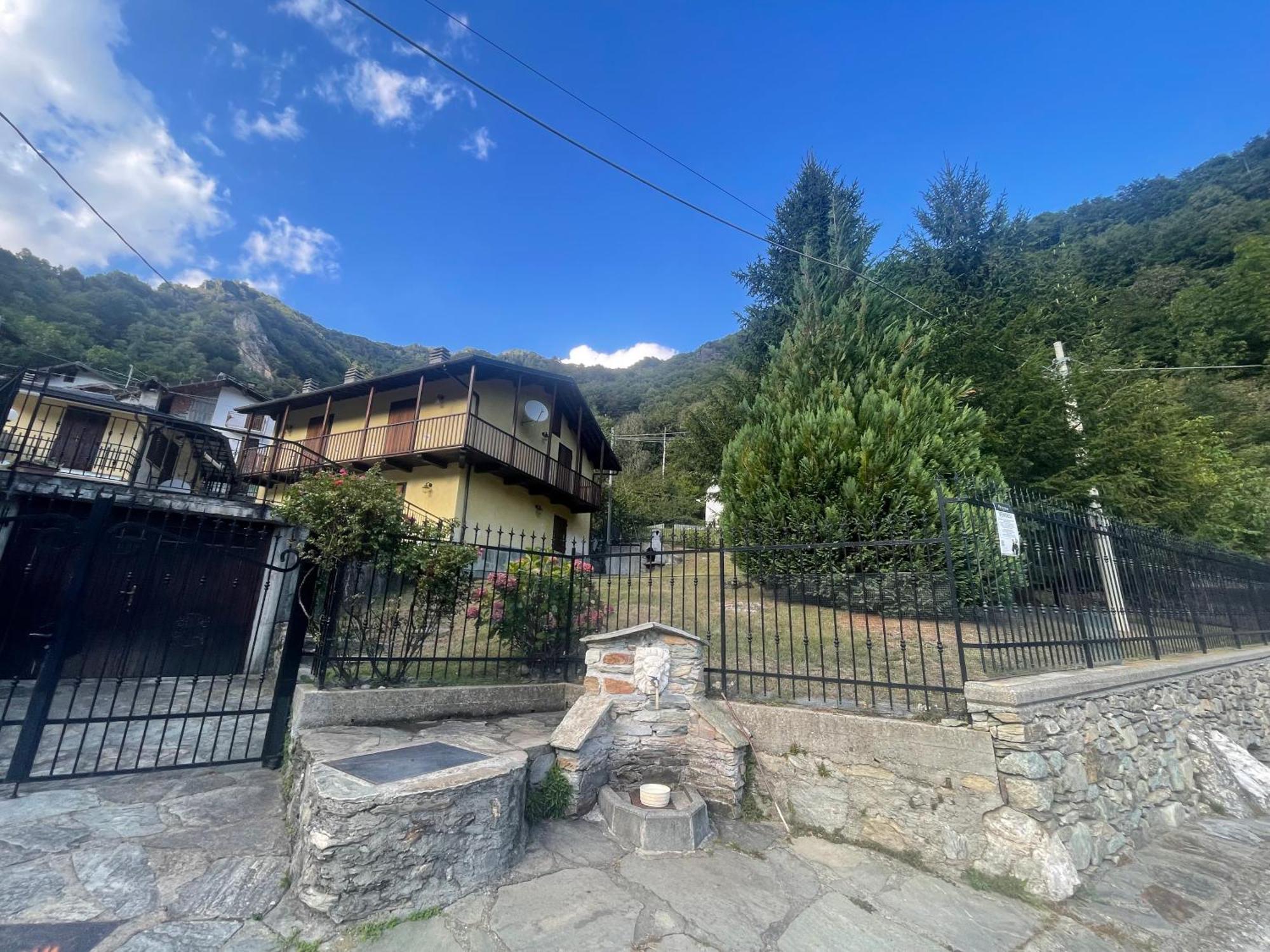 Baita Pressi Gran Paradiso Sparone Esterno foto